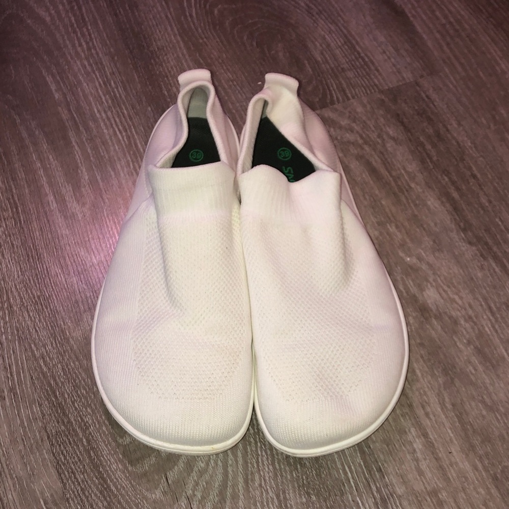 Slip-On Knit Casual Sneakers in White